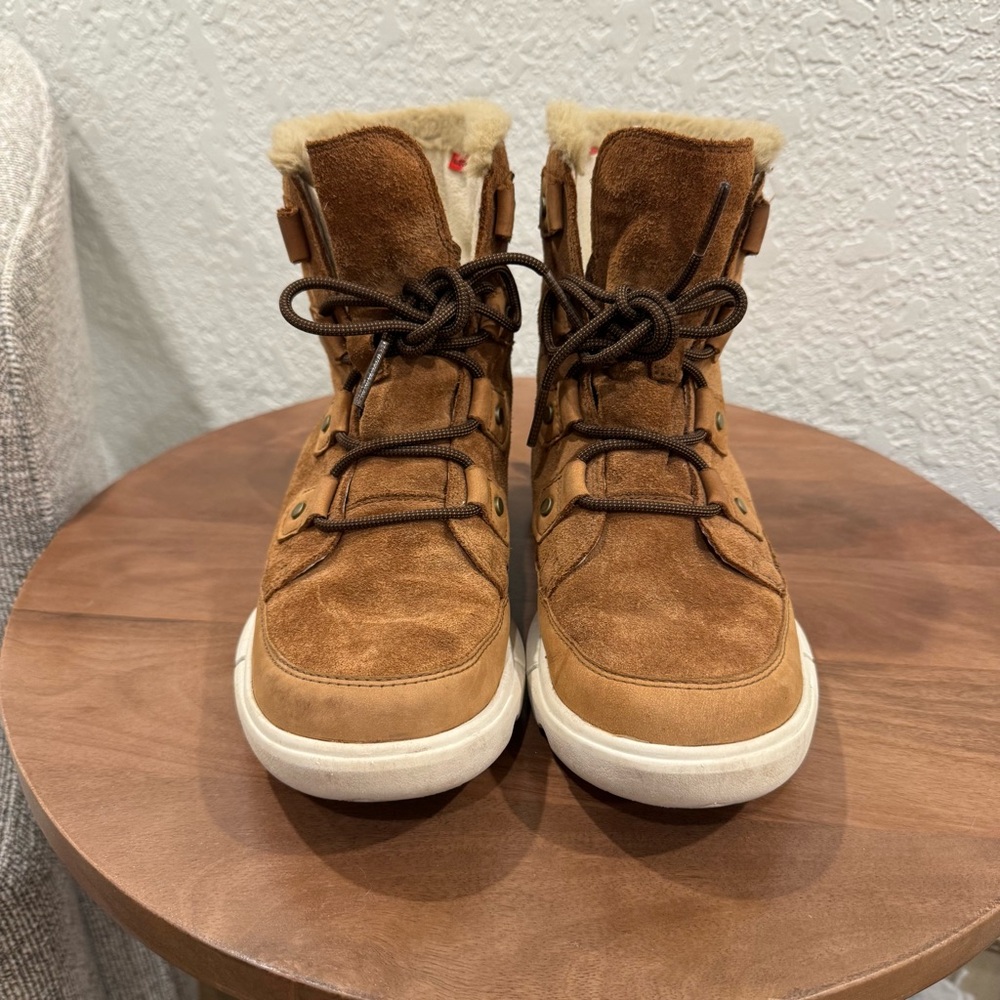 Sorel Boots EUC - Picture 2 of 5